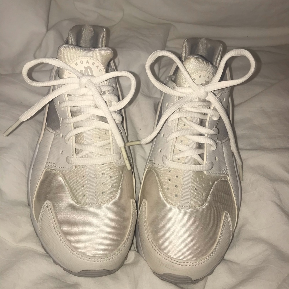 NIKE off-white Huarache Run